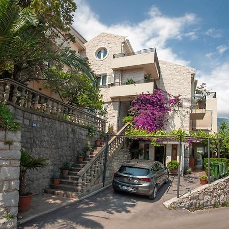 Apartments And Rooms Teona Budva Bagian luar foto