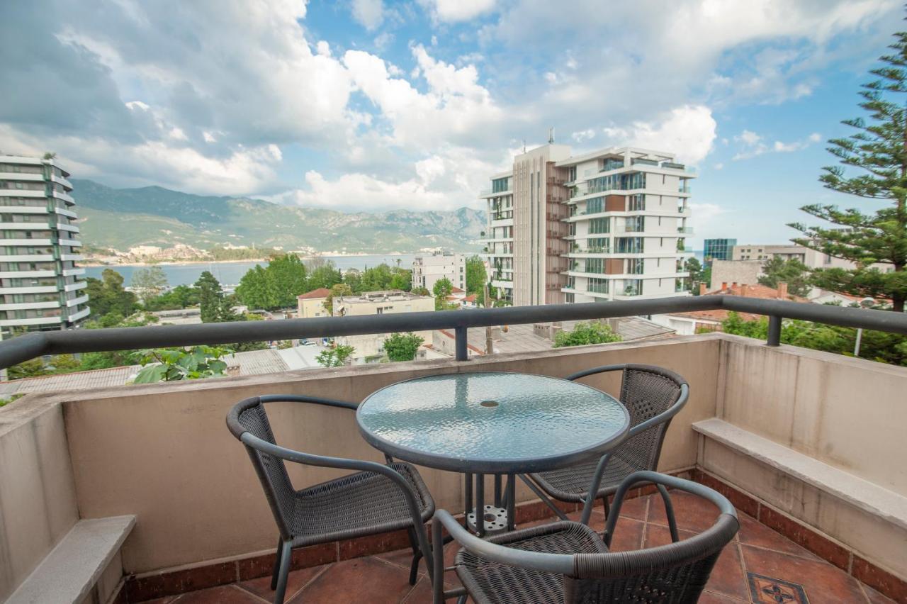 Apartments And Rooms Teona Budva Bagian luar foto