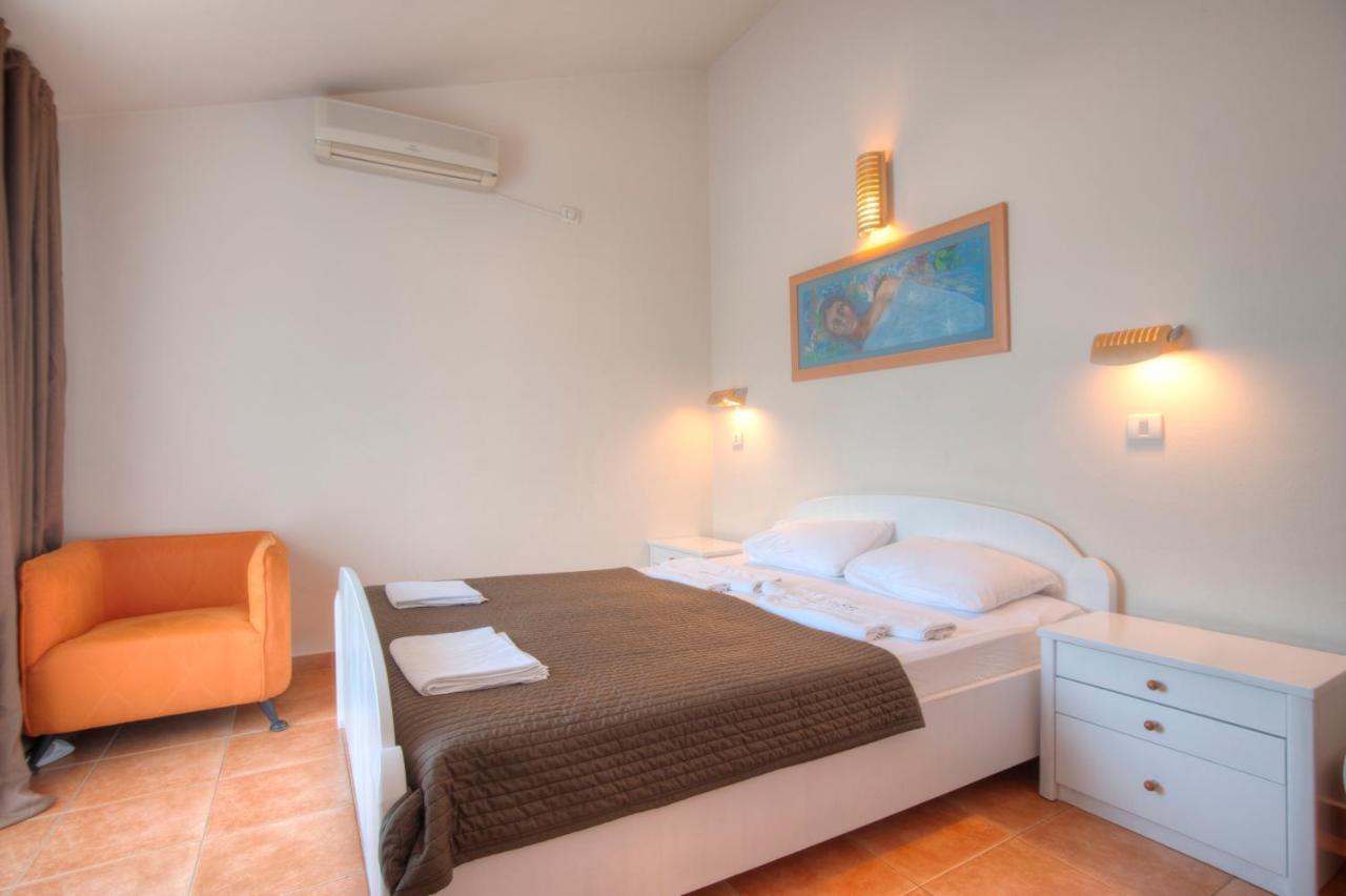 Apartments And Rooms Teona Budva Bagian luar foto
