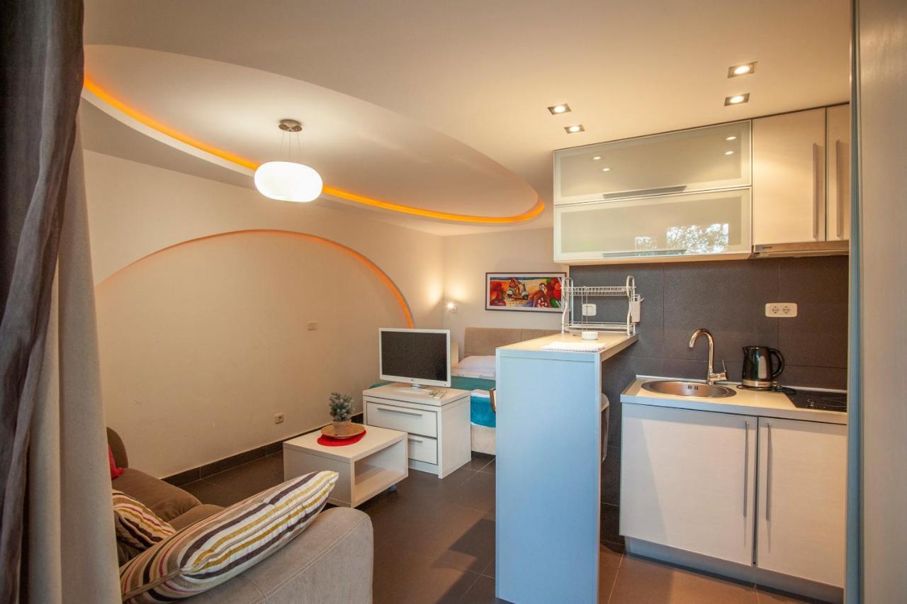 Apartments And Rooms Teona Budva Bagian luar foto